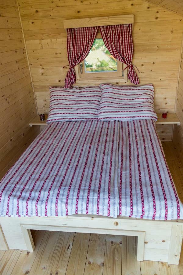 הוילה Dovje Mountain View Glamping מראה חיצוני תמונה