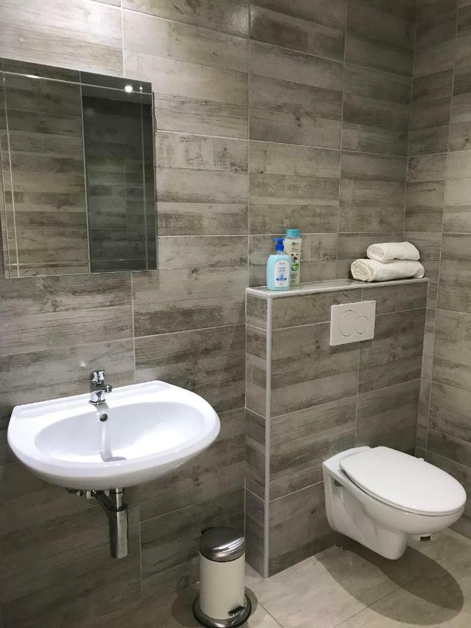 הוילה Dovje Mountain View Glamping מראה חיצוני תמונה